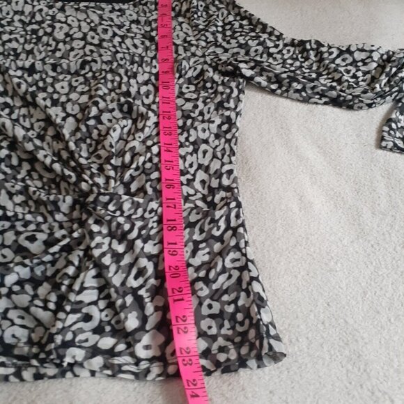 Tahari Women's Large Black, White & Gray Leopard Print Long Sleeve Mesh Blouse - Picture 12 of 12